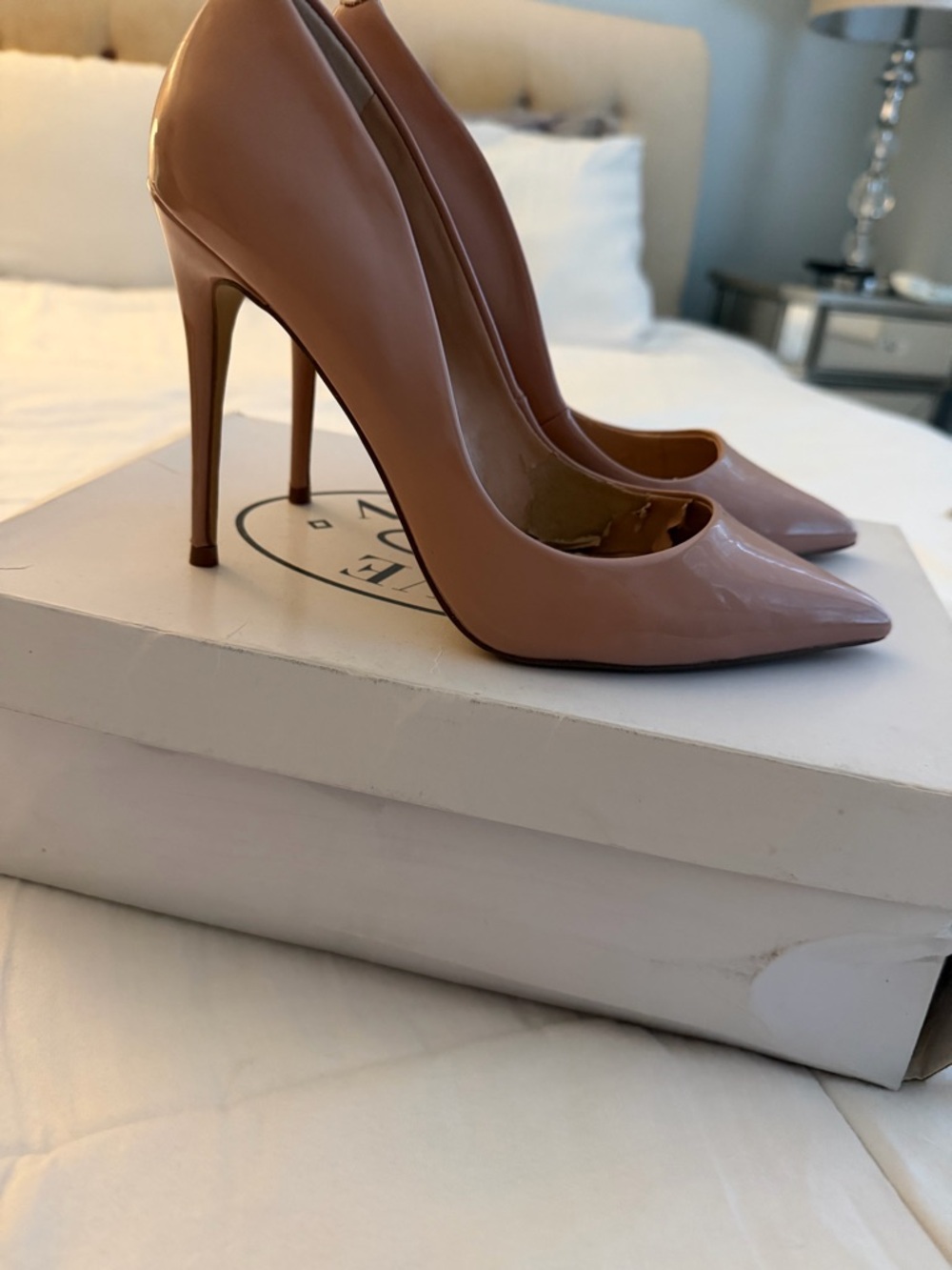 Steve Madden Nude Patent Pointed-Toe Stiletto Pumps flawed inside - Picture 2 of 7